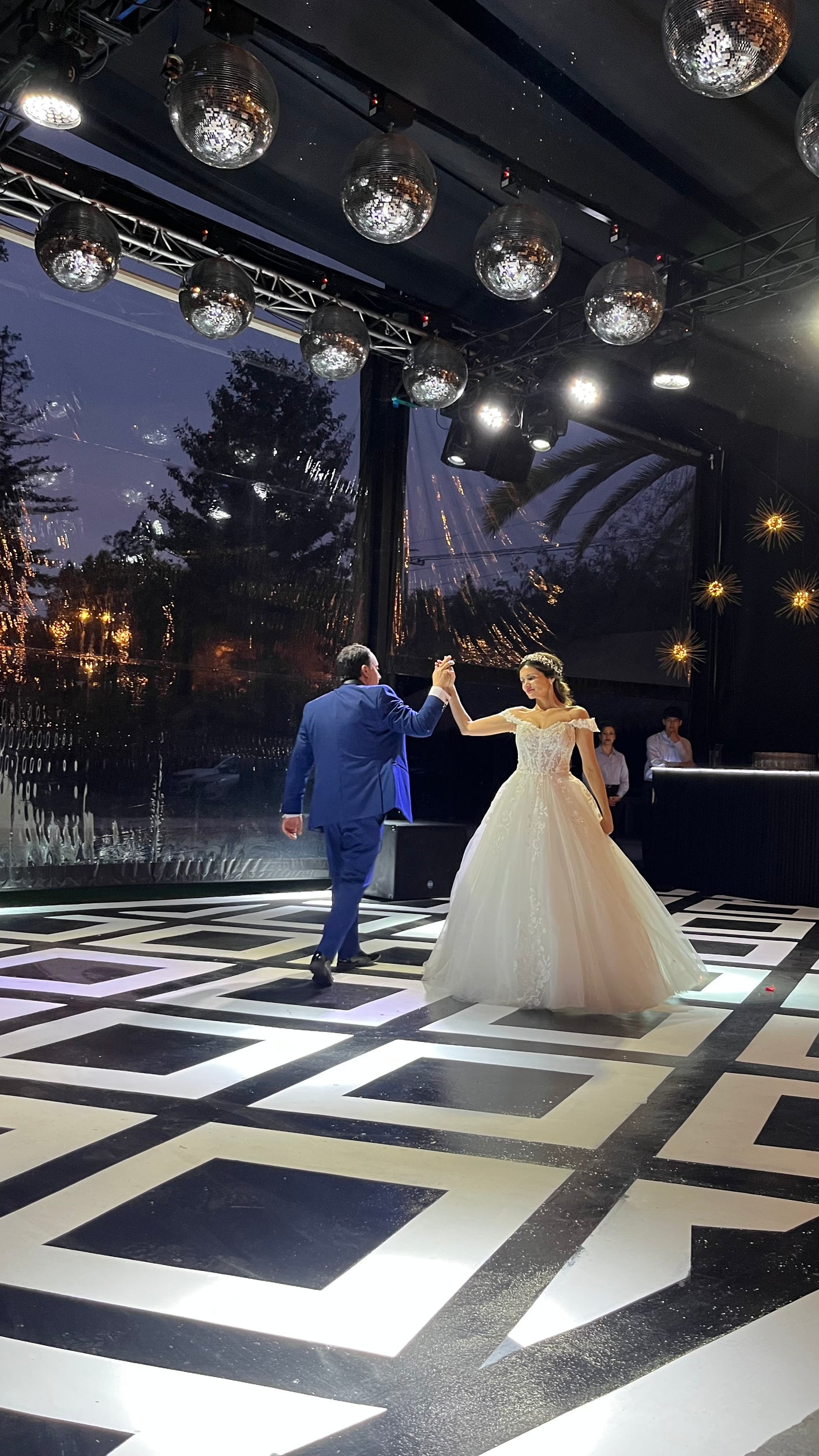 claudia y hans.jpeg__PID:3baf4972-5651-49a2-ab4c-6cc86c4dbb8f